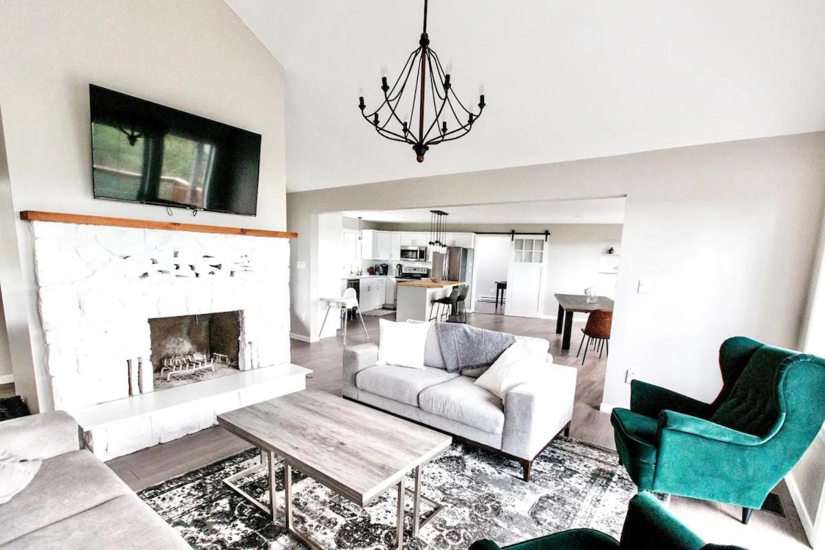 Stunning Home With Amazing Views Near The City Victoria Exterior foto
