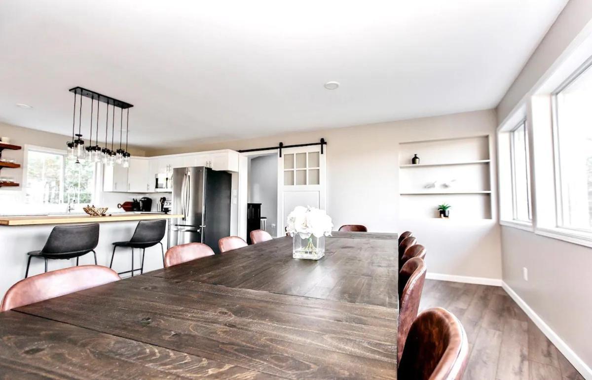 Stunning Home With Amazing Views Near The City Victoria Exterior foto