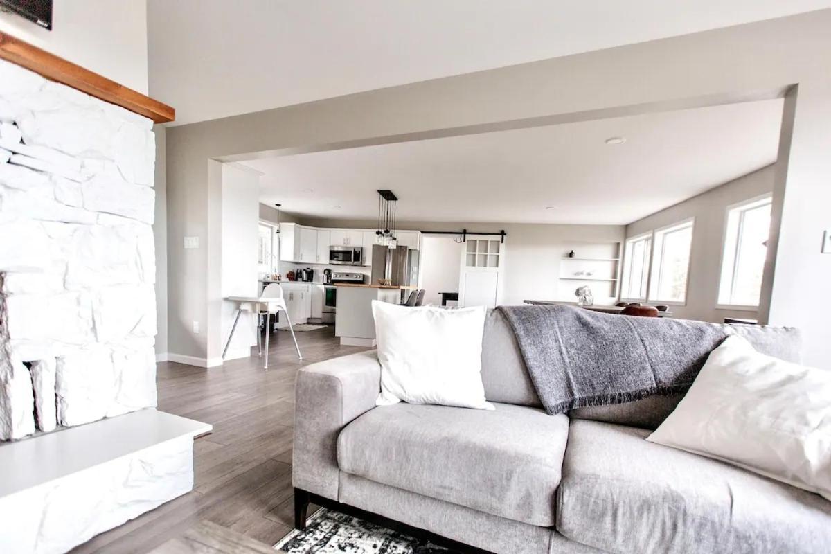 Stunning Home With Amazing Views Near The City Victoria Exterior foto